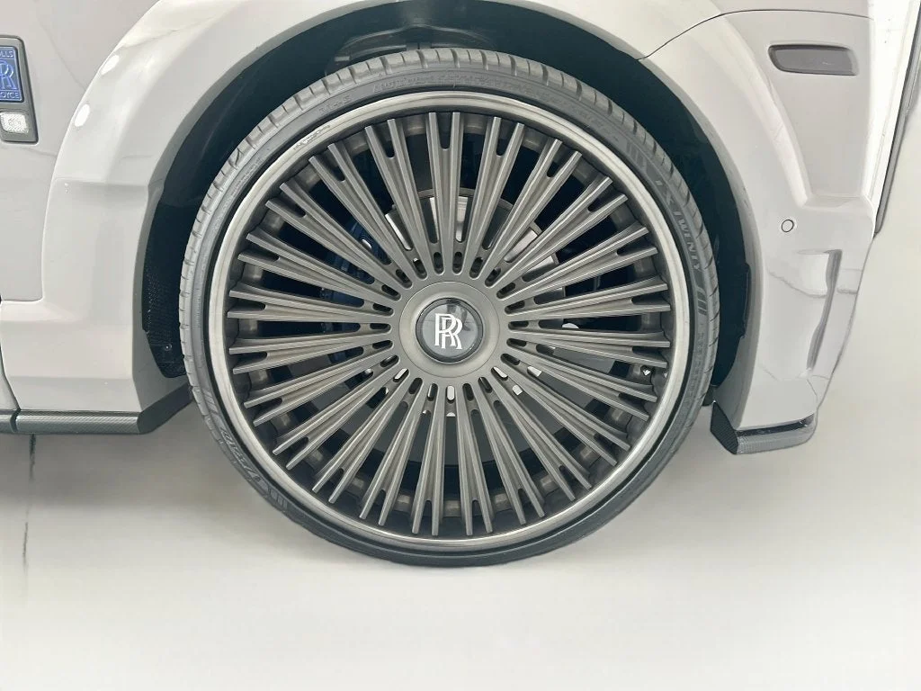 Used 2024 Red Rolls-Royce Black Badge image 31