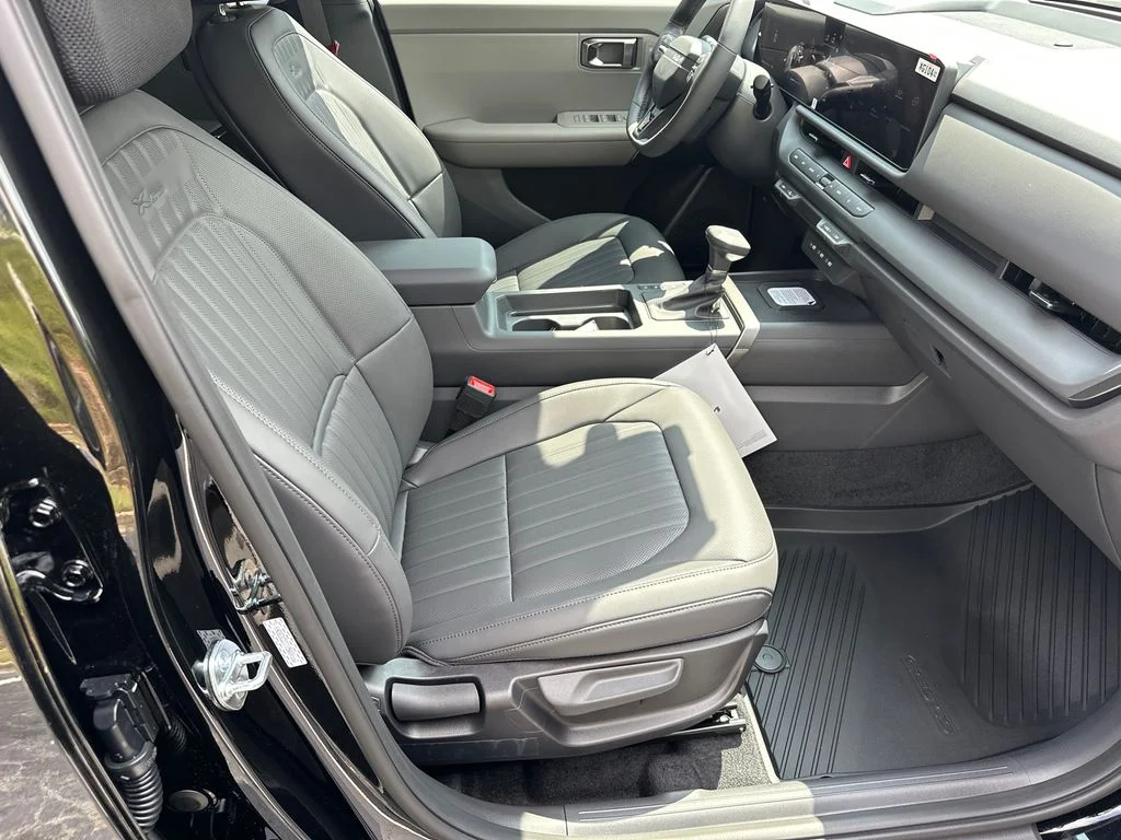 New 2027 Black Kia X-Line S image 13