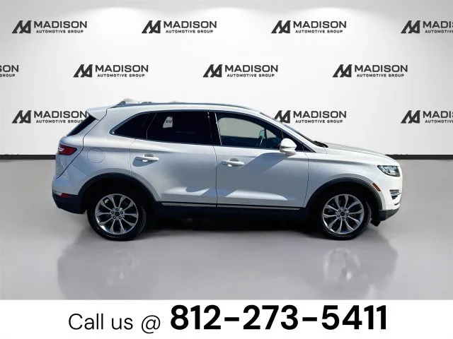Used 2019 White Lincoln Select image 4