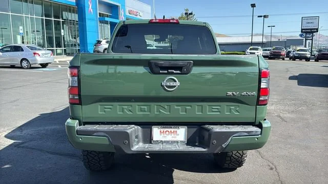 Used 2022 Green Nissan Crew Cab SV 4x4 image 4