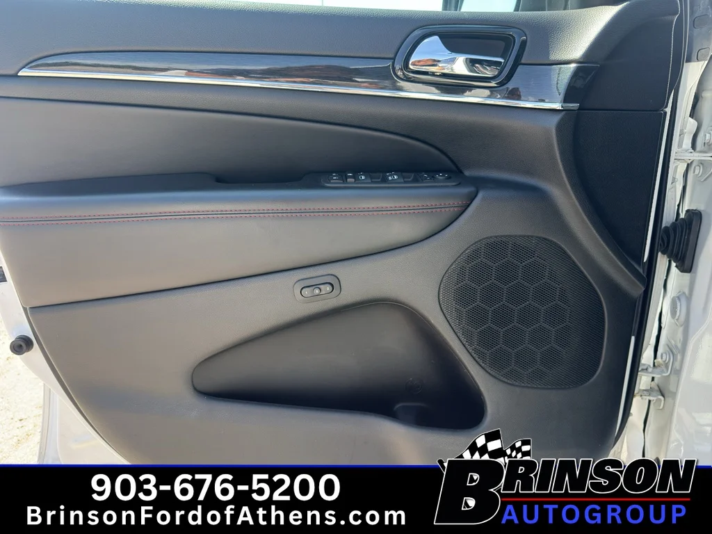 Used 2021 Bright White Clearcoat Jeep Trailhawk image 31