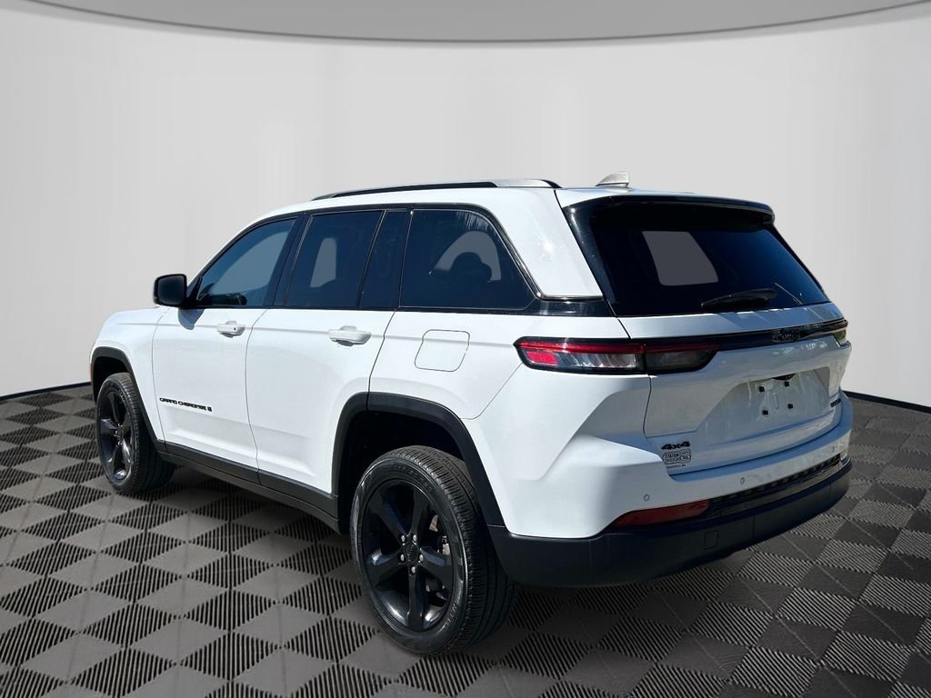 Used 2023 White Jeep Limited image 3