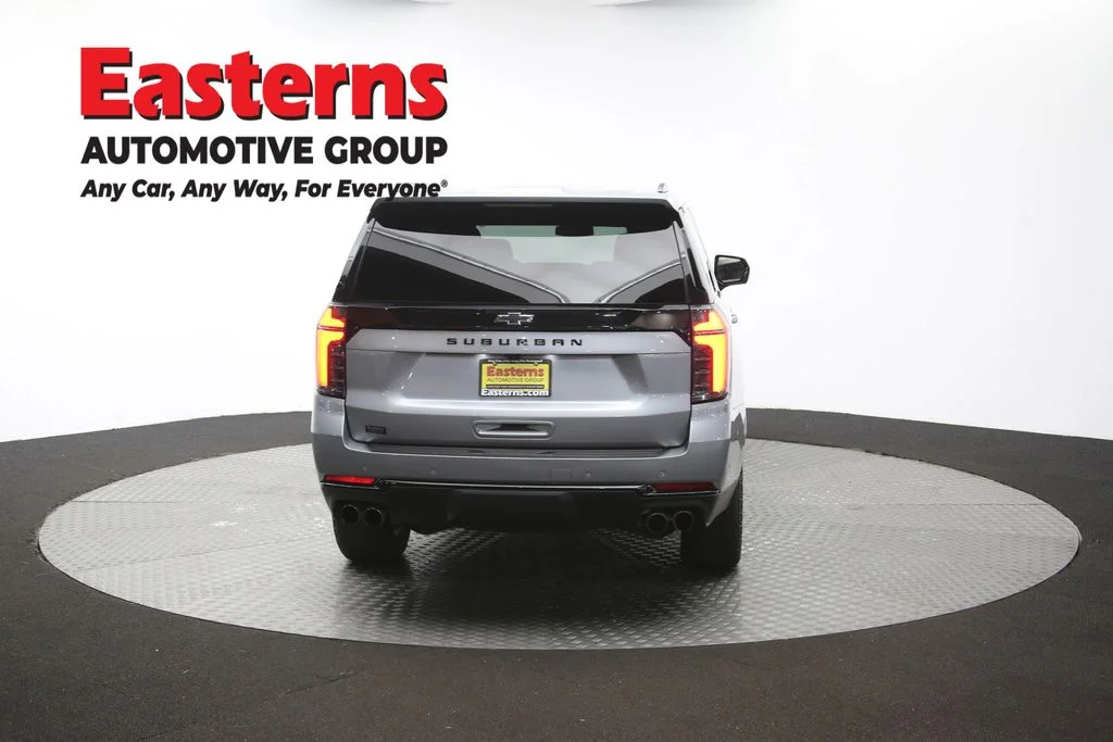 Used 2025 Gray Chevrolet Z71 image 42