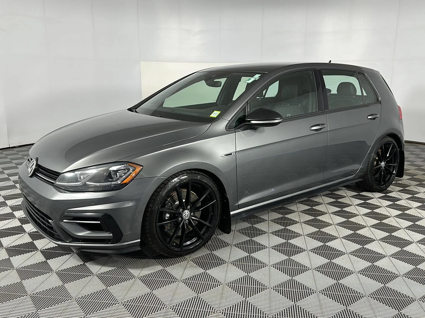 Used 2019 Indium Gray Metallic Volkswagen 4Motion image 3