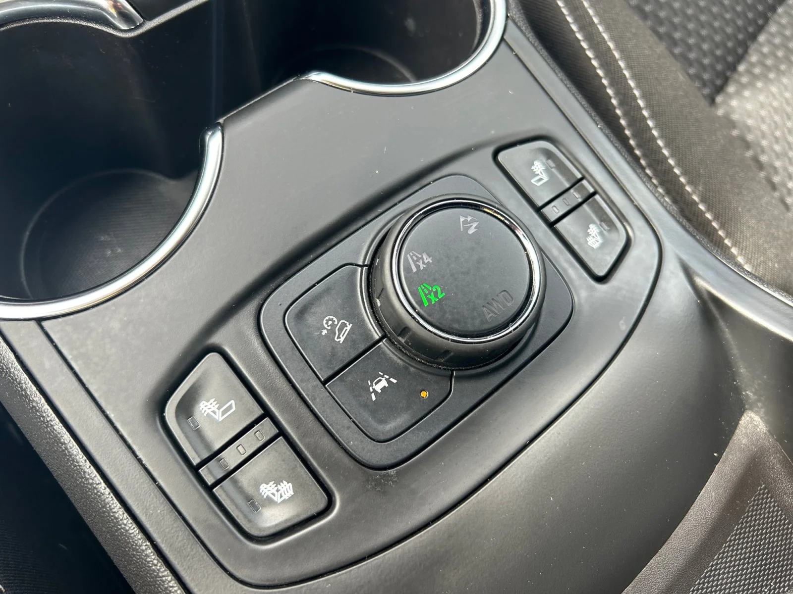 Used 2024 STERLING METALLIC GMC SLE AWD image 19