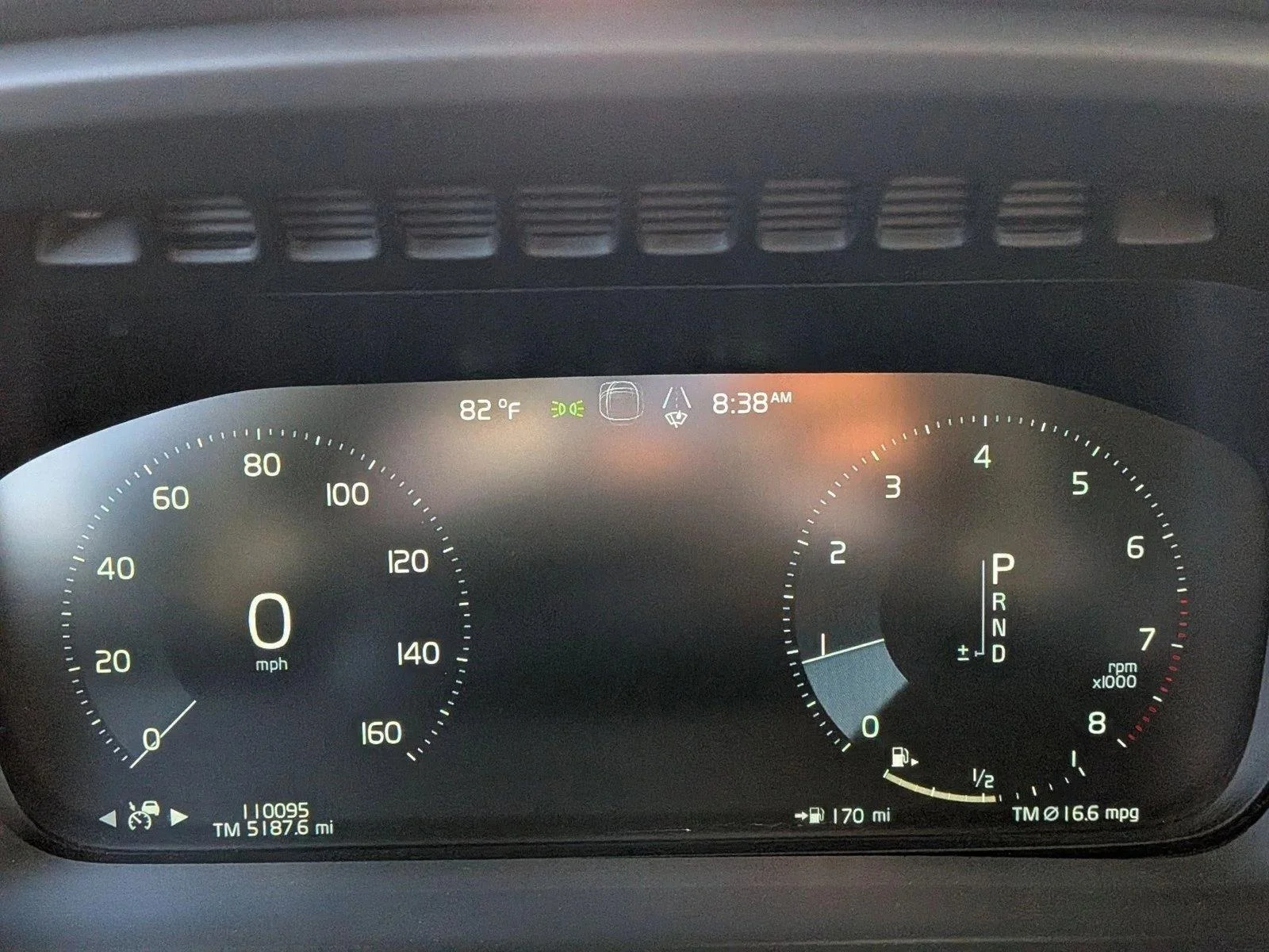 Used 2020 Bright Silver Metallic Volvo Momentum image 7