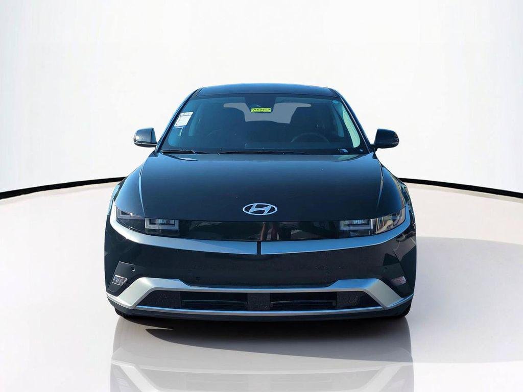 New 2026 Black Hyundai SE Standard Range image 3