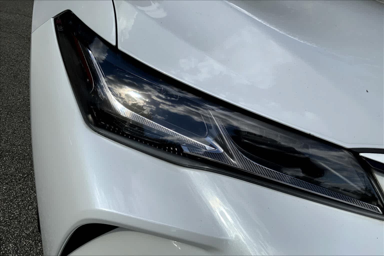 Used 2019 Wind Chill Pearl Toyota Touring image 27