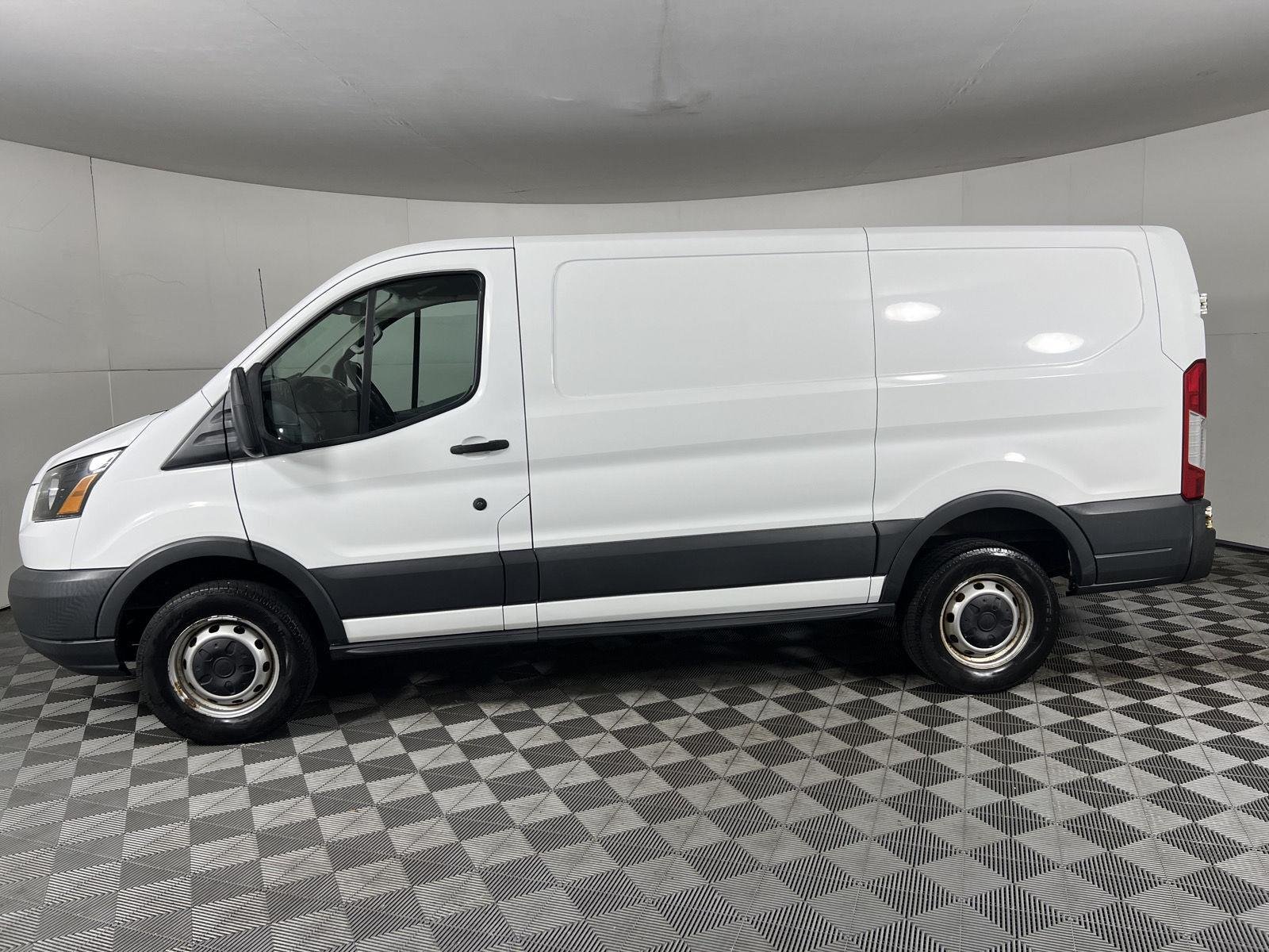 Used 2016 Wh Ford  image 18