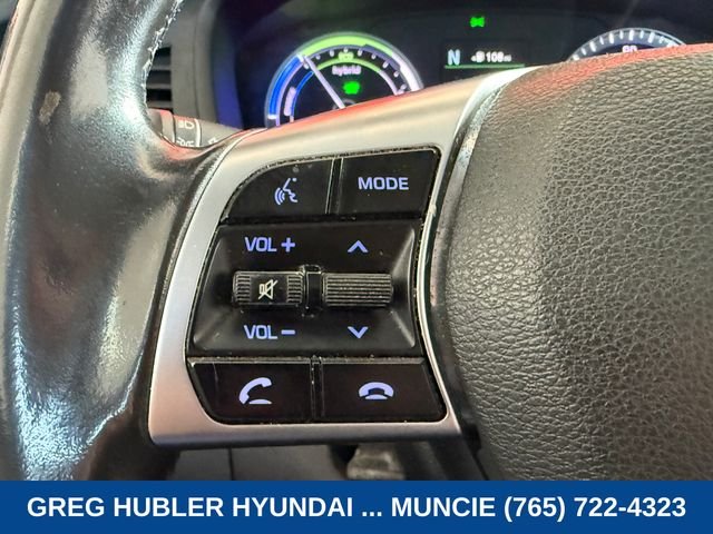Used 2019 Silver Hyundai SE image 13