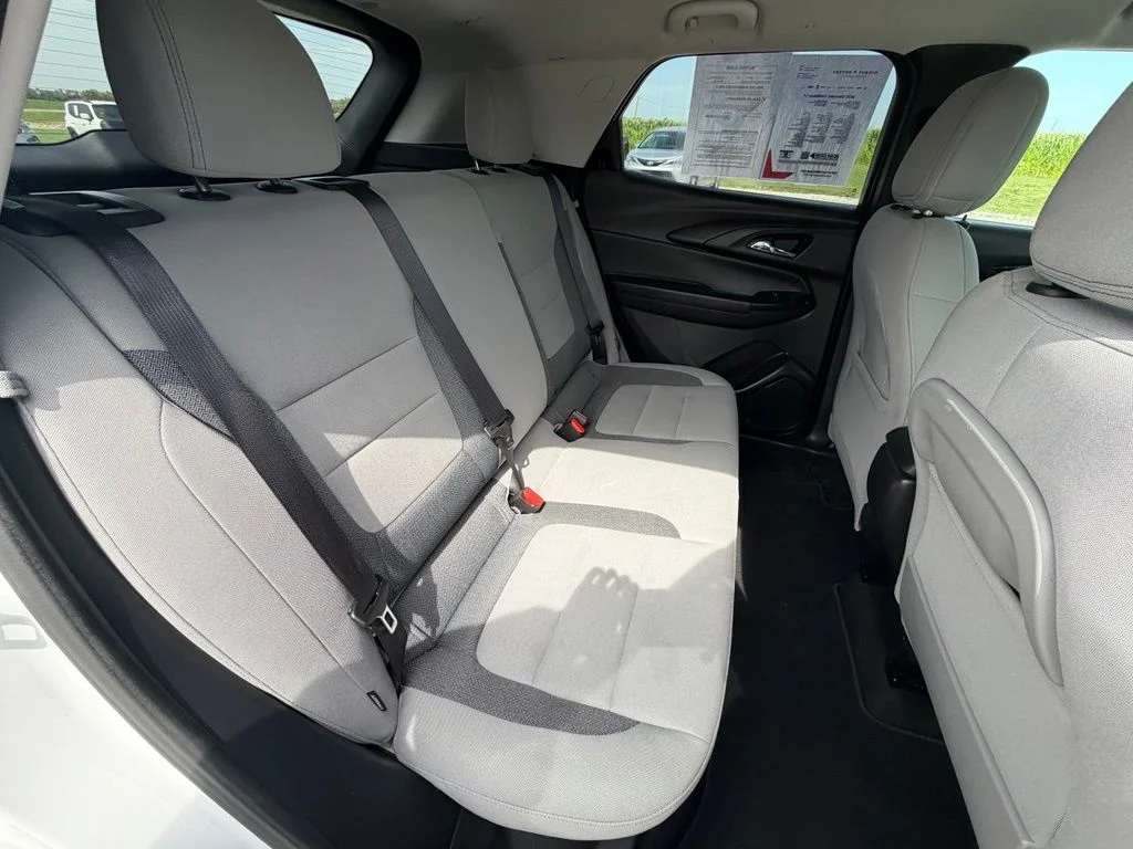 Used 2025 White Chevrolet LT image 27
