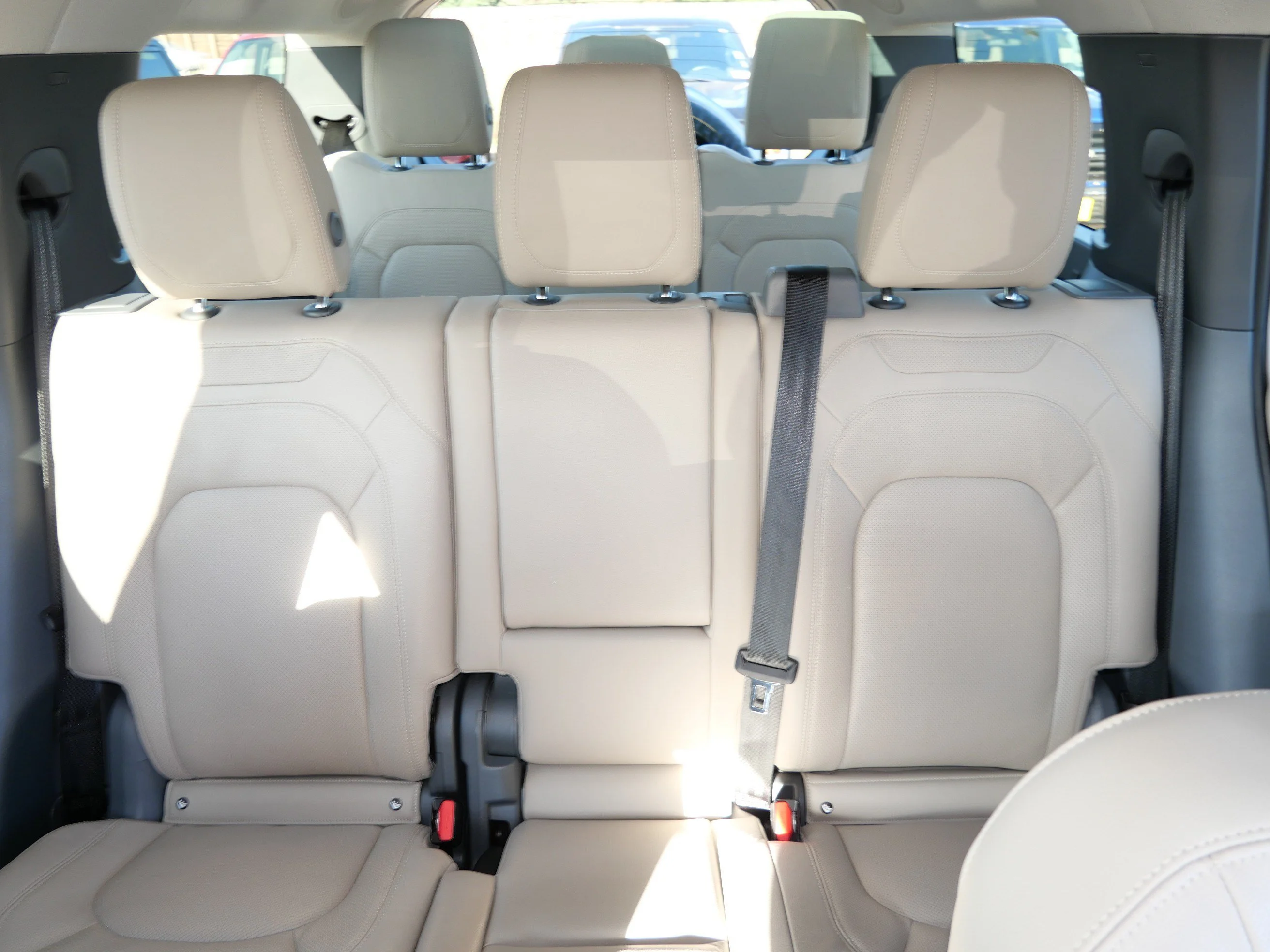 Used 2023 Fuji White Land Rover SE image 13