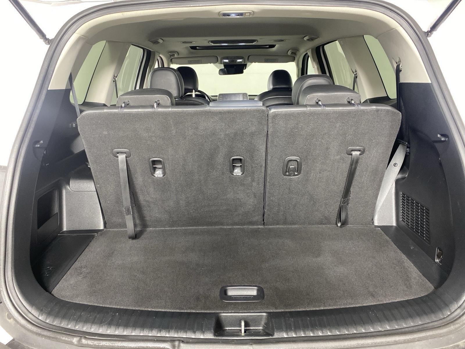 Used 2020 Snow White Pearl Kia  image 26