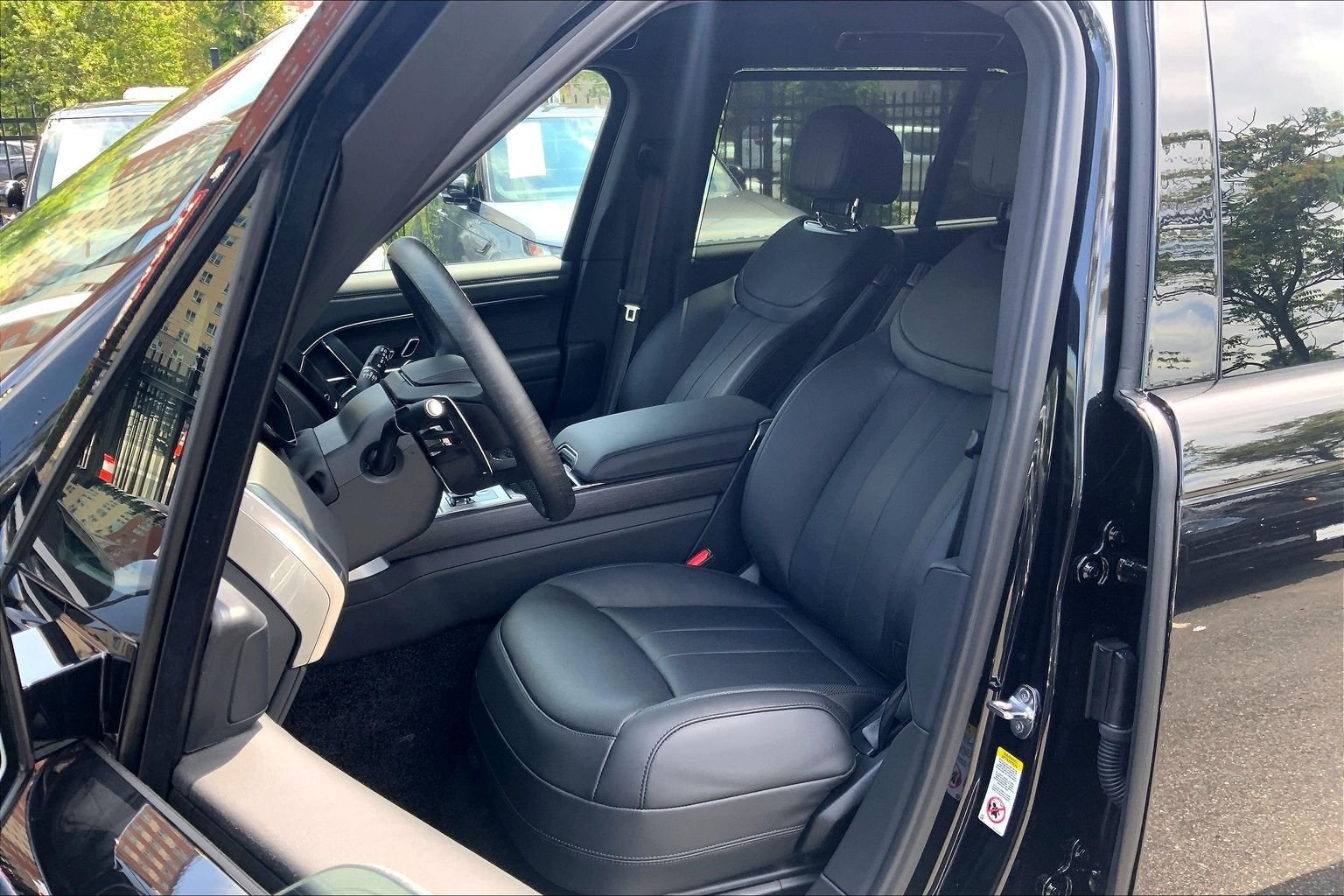 New 2026 Santorini Black Land Rover SE LWB 7-Seats / V8 image 9