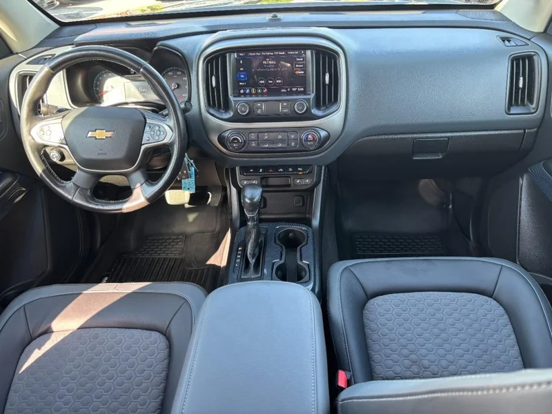 Used 2022 Black Chevrolet Z71 image 13