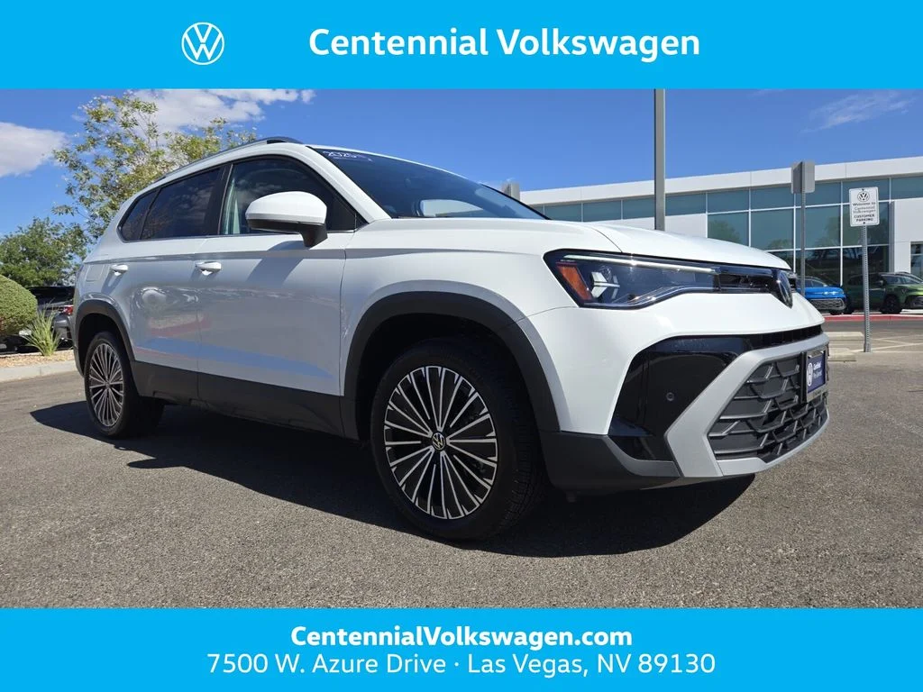 Certified Used 2025 White Volkswagen 1.5T SE image 1