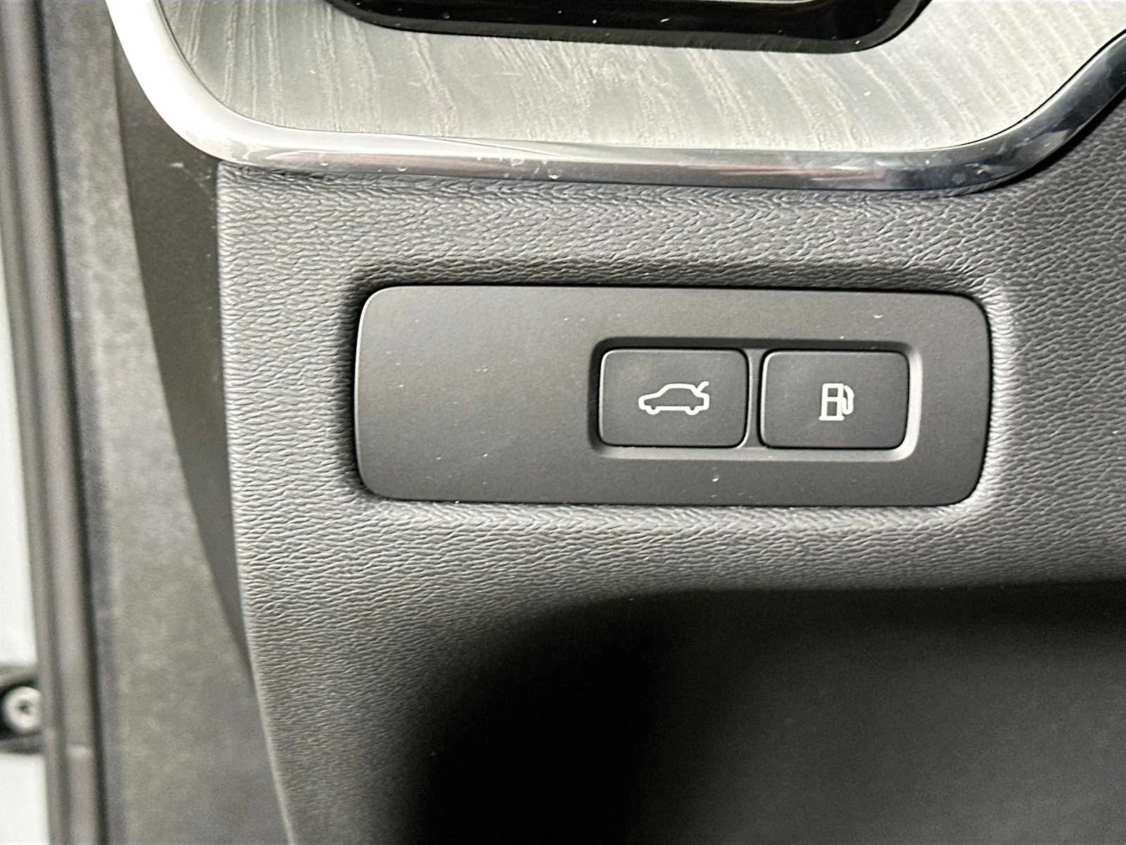 Certified Used 2025 Vapour Grey Volvo Plus image 10