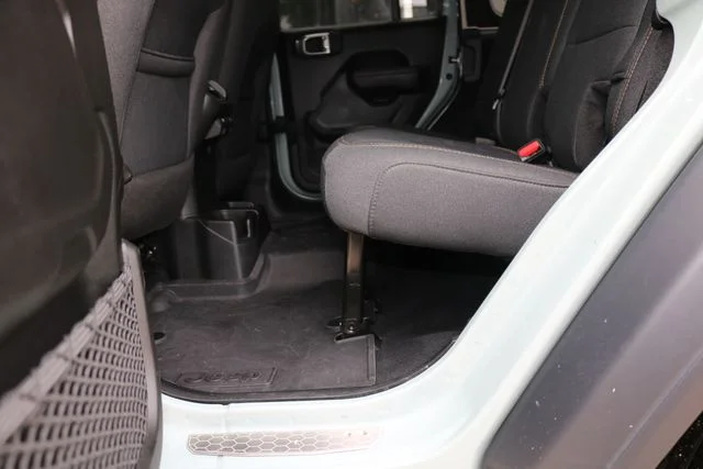 Used 2024 Earl Clearcoat Jeep Sport S image 14