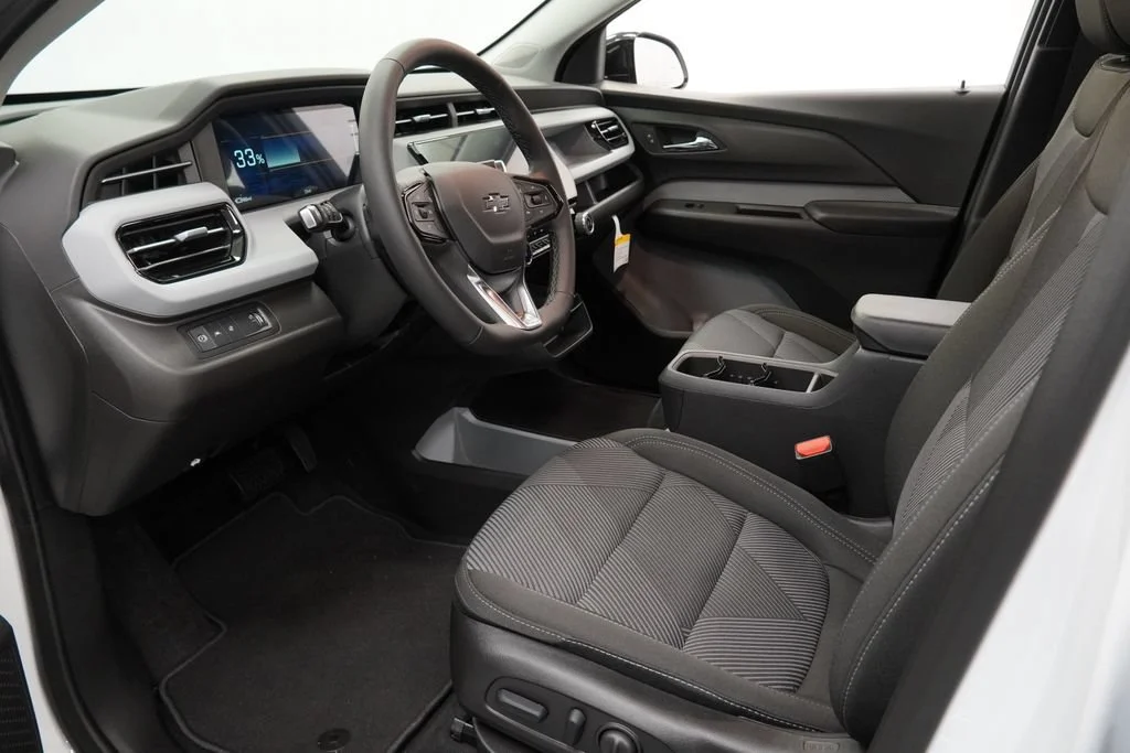 New 2027 Summit White Chevrolet LT image 10