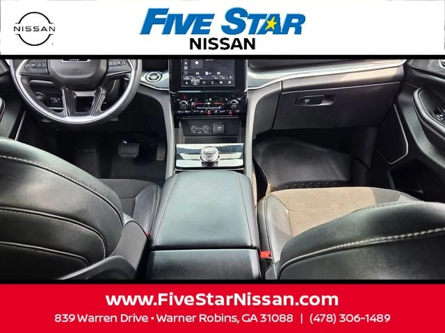 Used 2022 Silver Jeep Altitude image 8