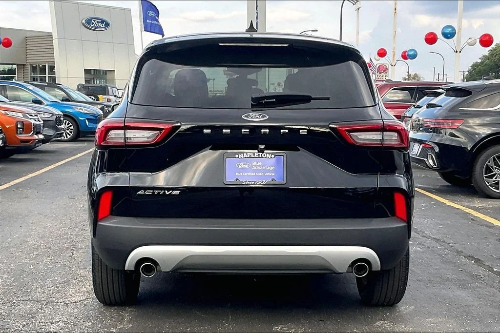 Used 2023 Black Ford Active image 3