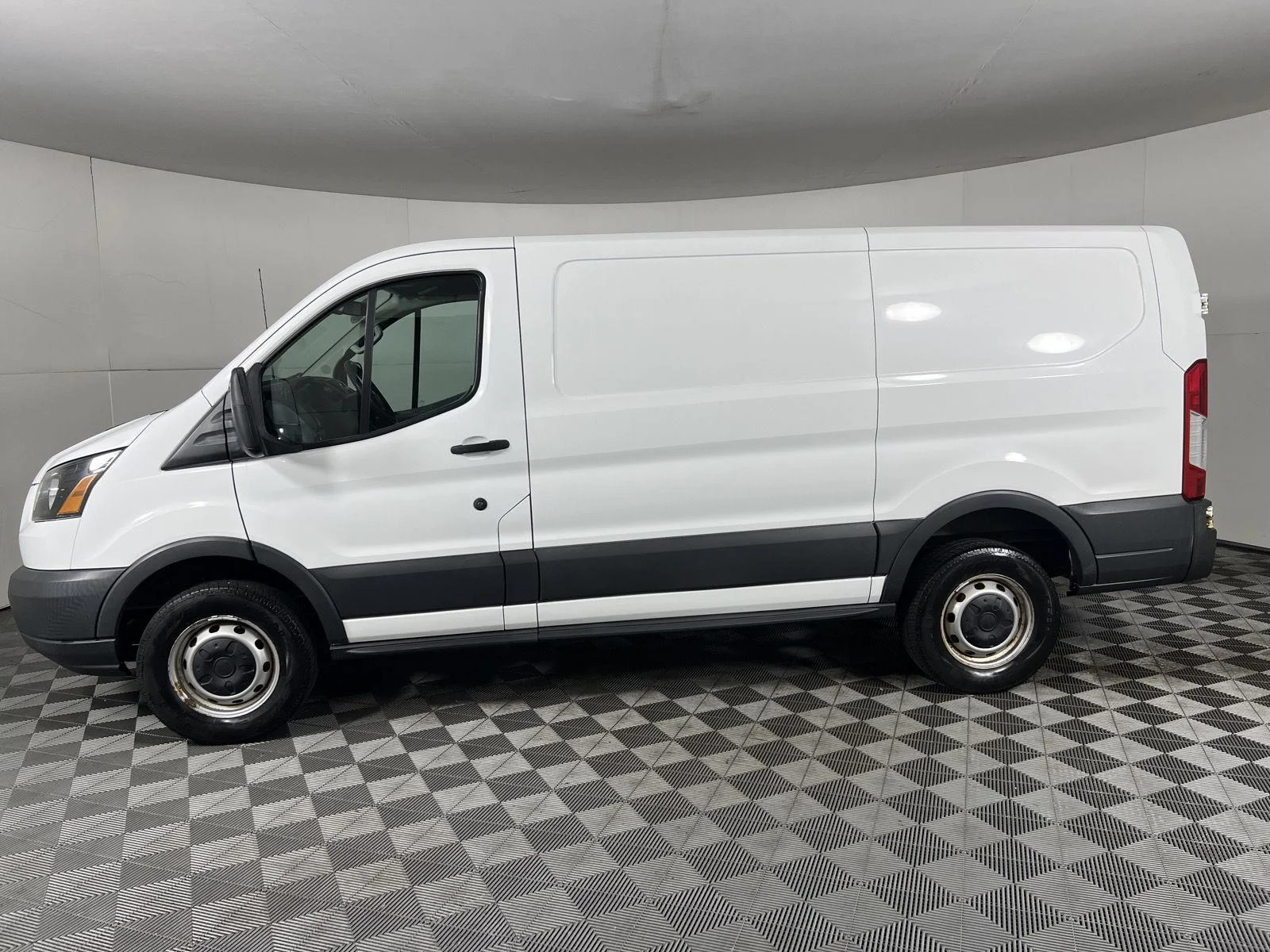 Used 2016 Wh Ford  image 18