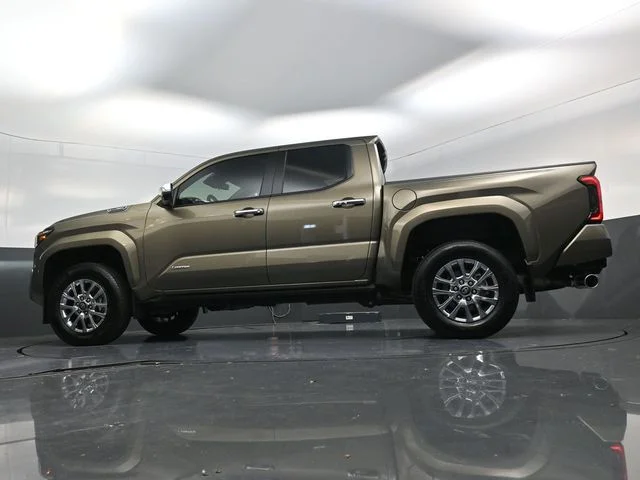 Used 2026 Bronze Toyota Limited image 20