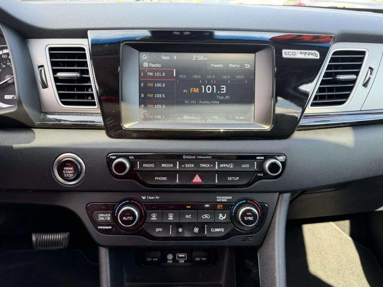 Used 2017 Snow White Pearl Kia EX image 29