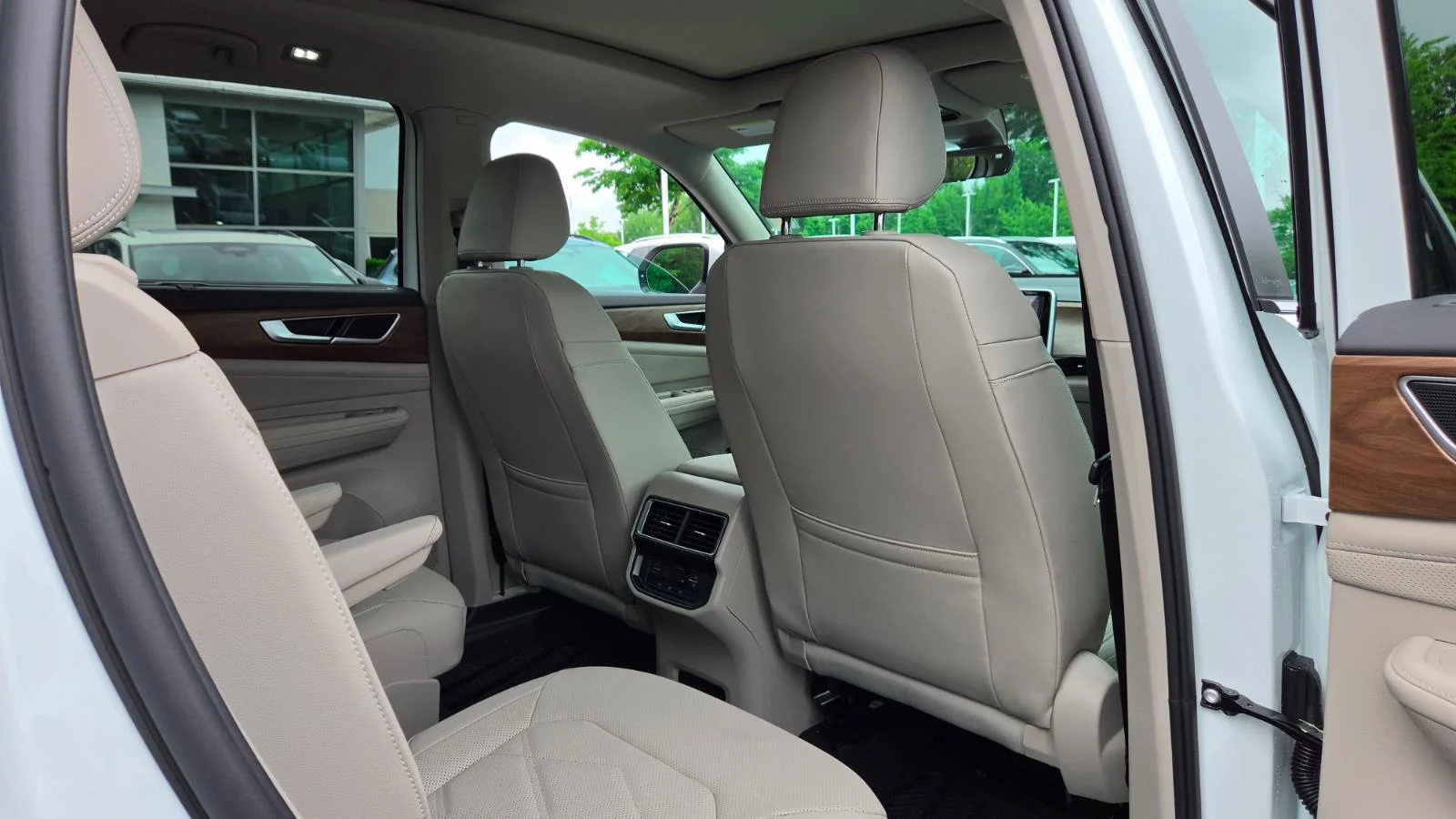 New 2026 opal white pearl Volkswagen 2.0T SE w/Technology image 56