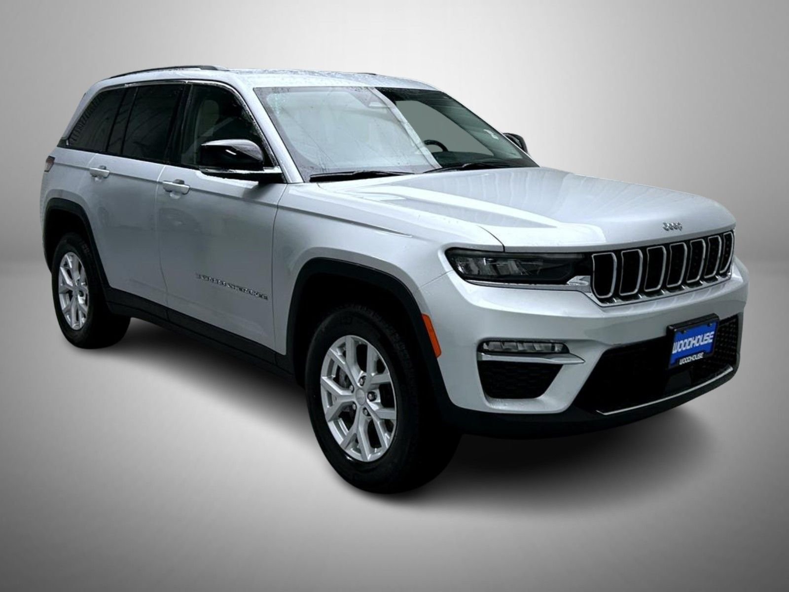 Used 2023 Silver Jeep Limited image 3
