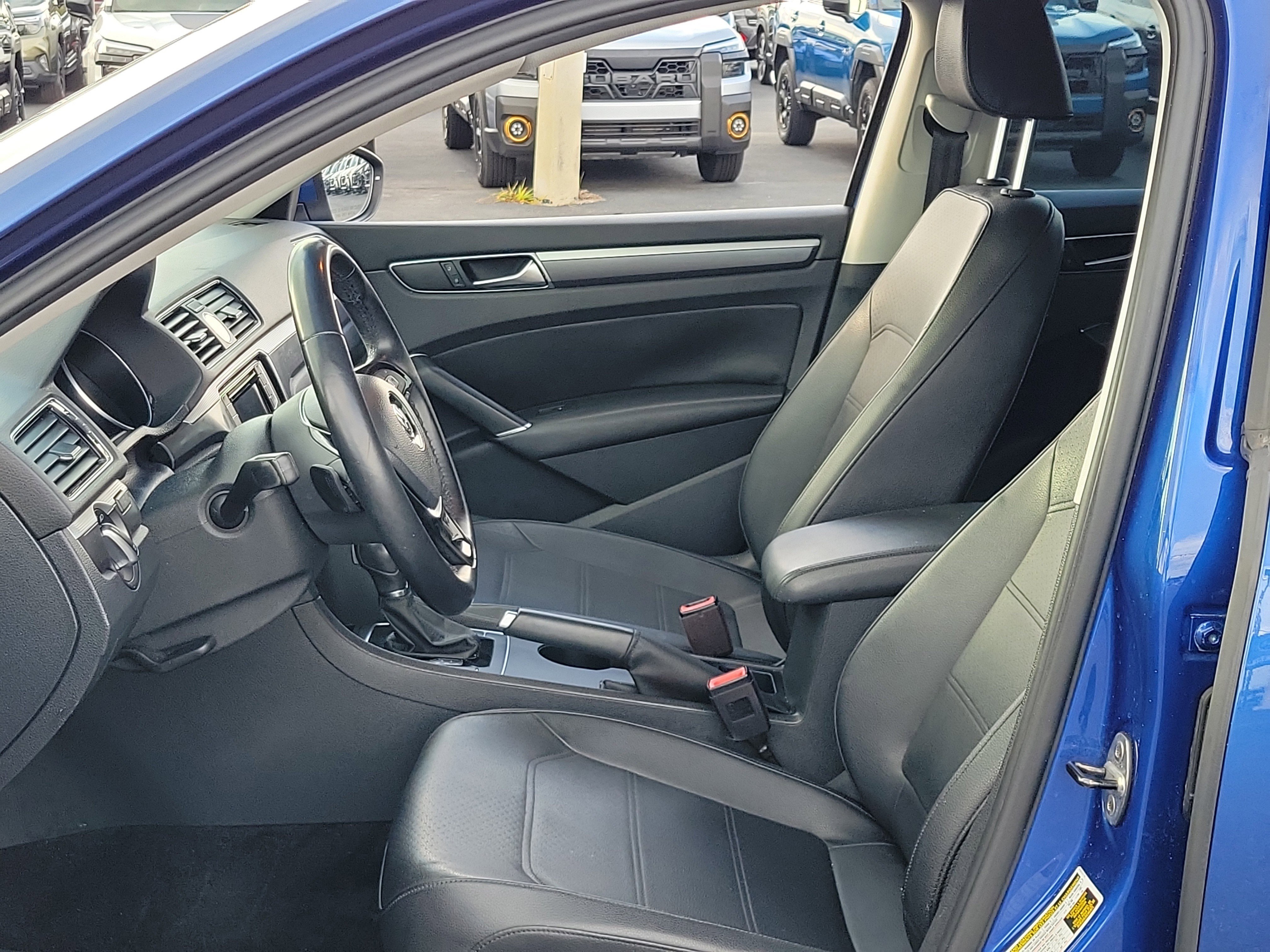 Used 2017 Reef Blue Metallic Volkswagen R-Line w/Comfort Pkg image 21
