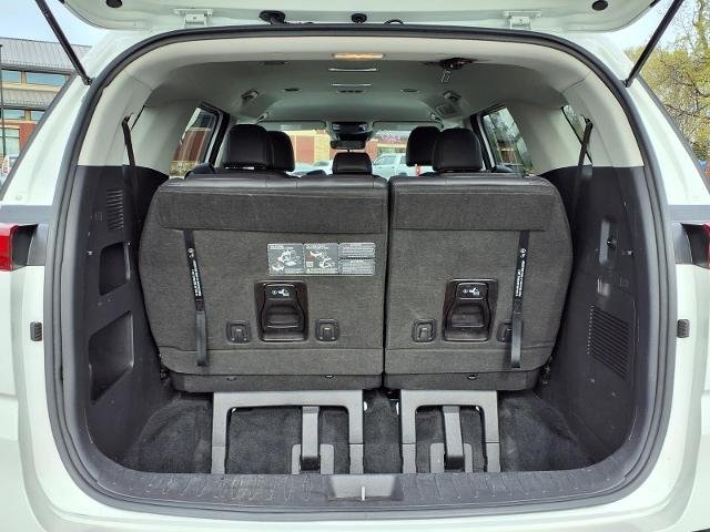 Used 2024 White Kia  image 32