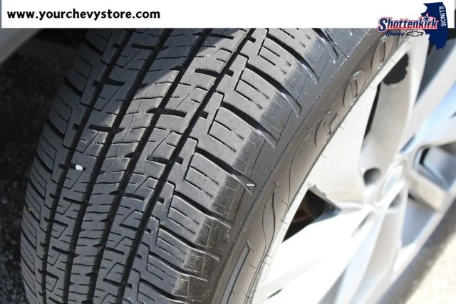 Used 2015 Black Nissan SL image 7