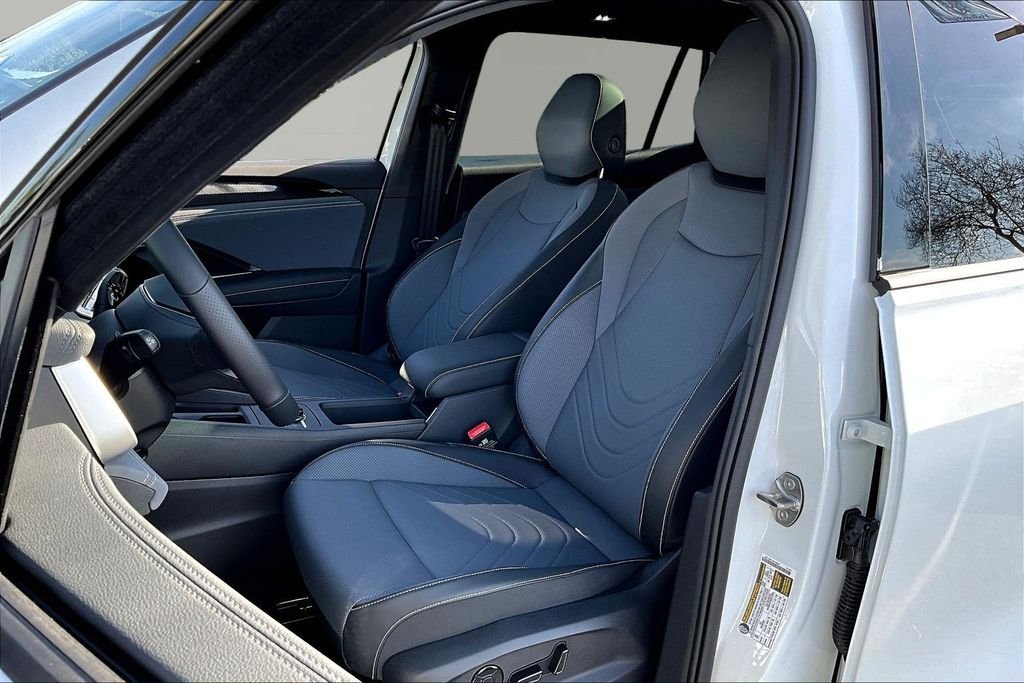 New 2026 White Volkswagen 2.0T SE R-Line Black image 21