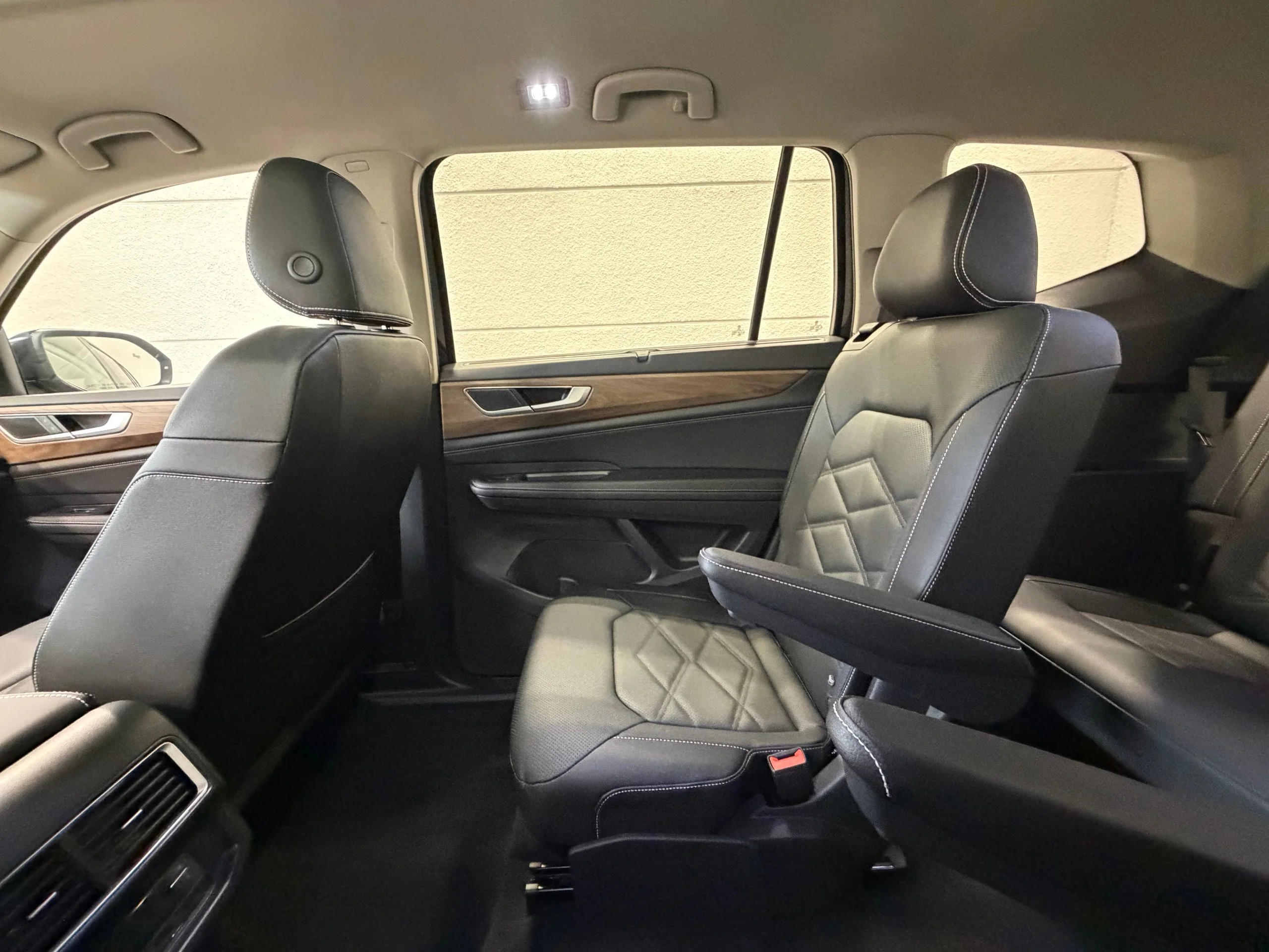 New 2026 Black Volkswagen 2.0T SE w/Technology image 37