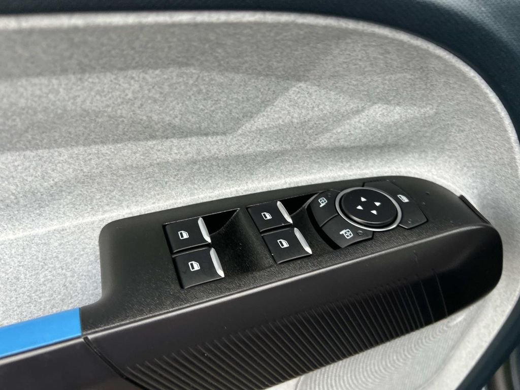 Used 2025 Azure Gray Metallic Ford XLT image 26