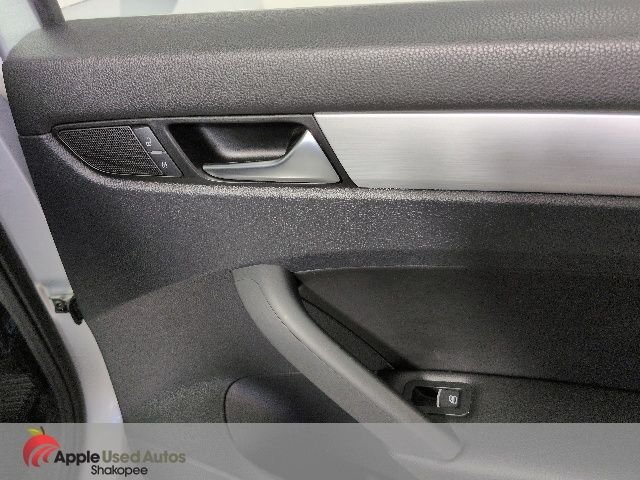 Used 2013 Silver Volkswagen 2.5 SE image 29