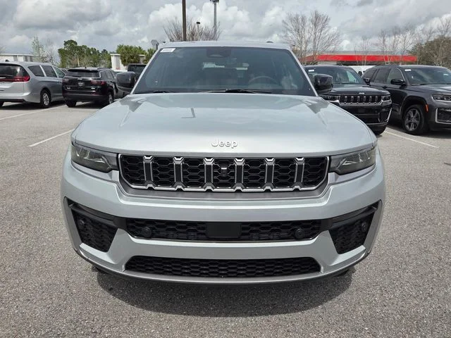 New 2026 Silver Zynith Exterior Paint Jeep Limited image 19