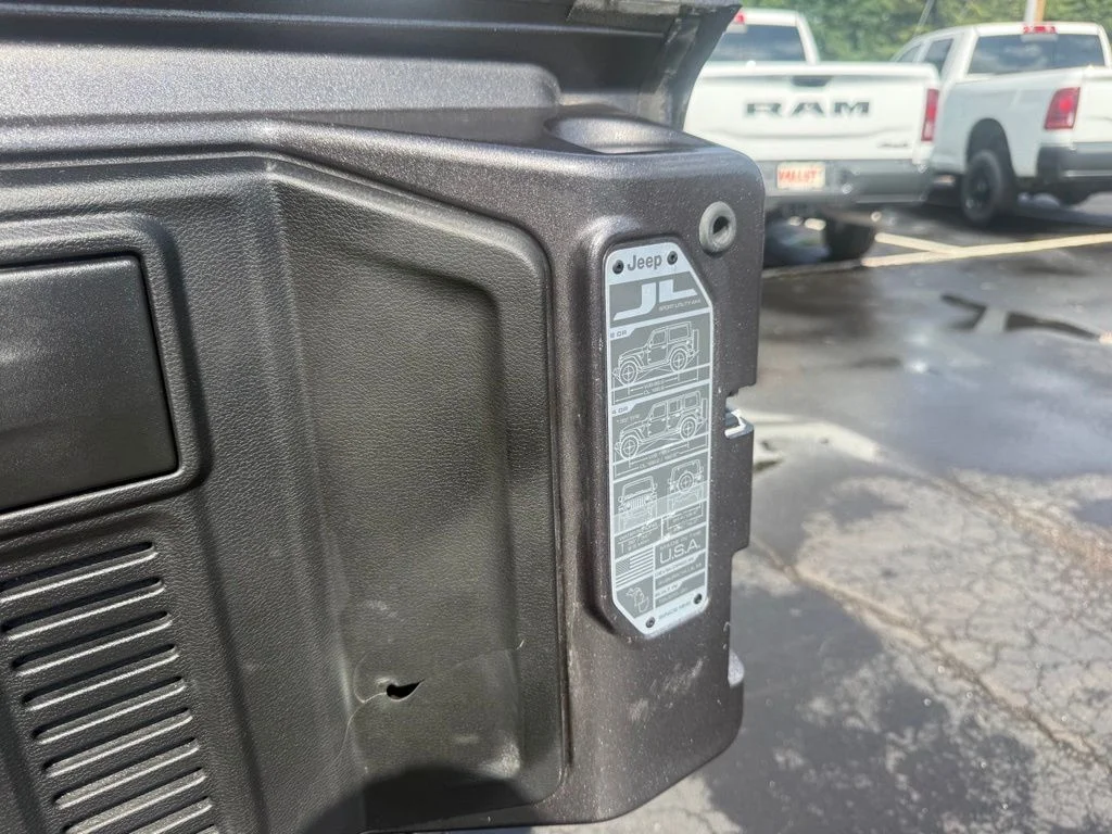 Used 2025 Gray Jeep Sahara 4xe image 51