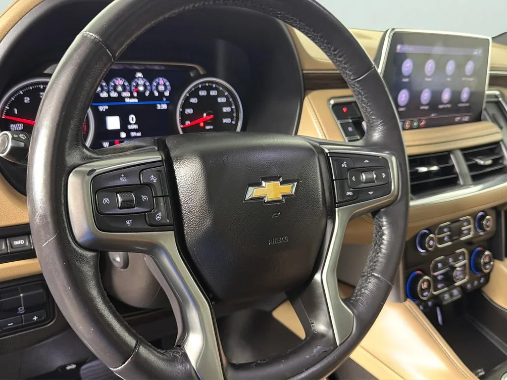 Used 2021 IRIDESCENT PEARL TRICOAT Chevrolet Premier image 22