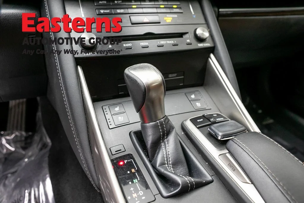 Used 2018 White Lexus 300 image 13
