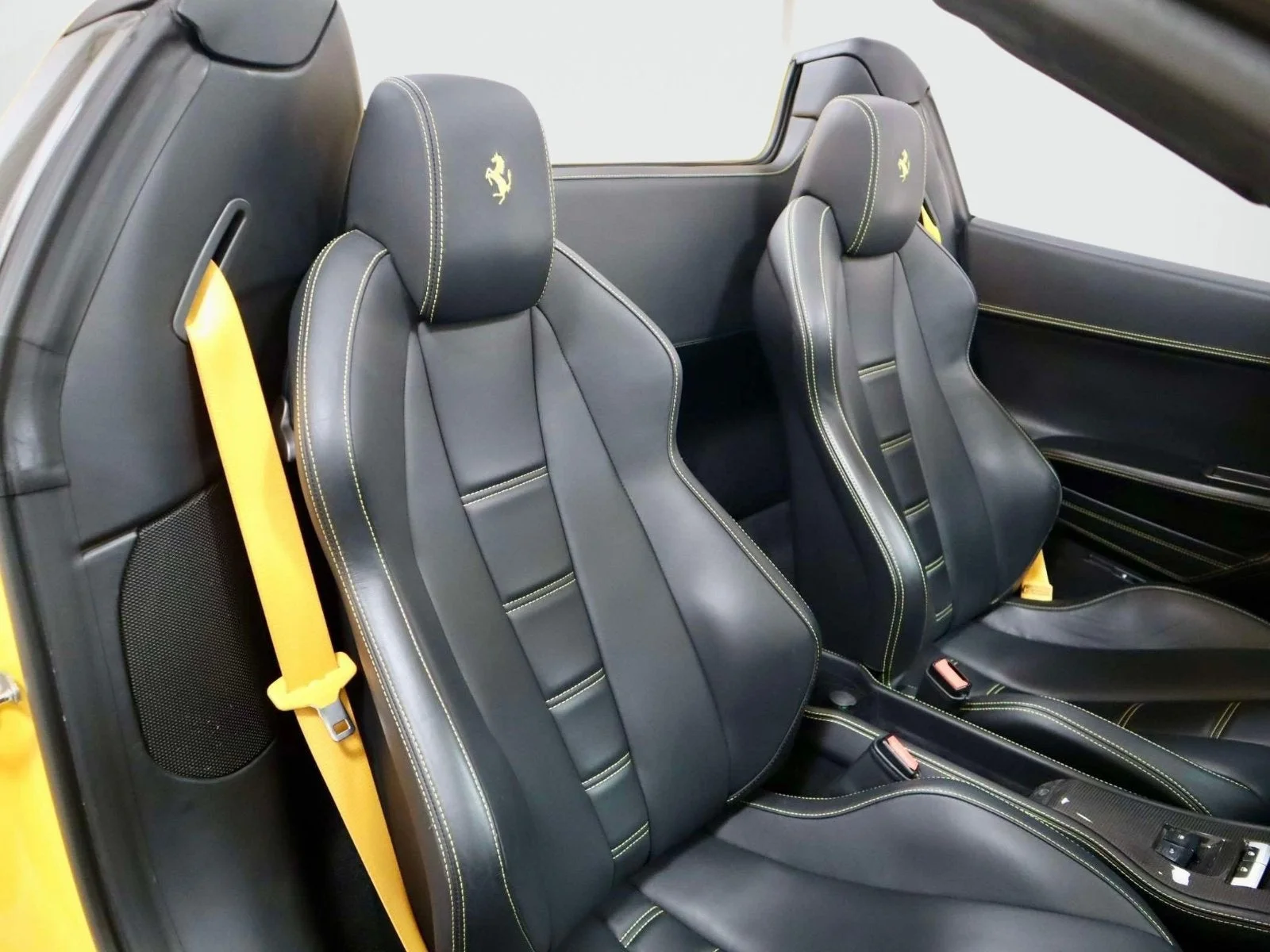 Used 2013 Giallo Modena Ferrari  image 17