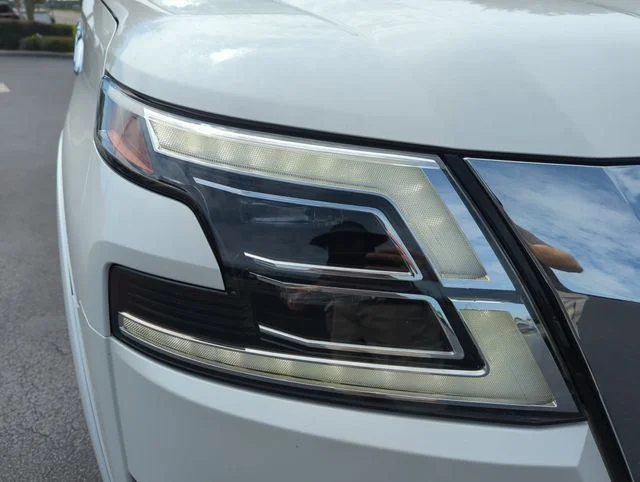 Used 2023 White Nissan SV image 17