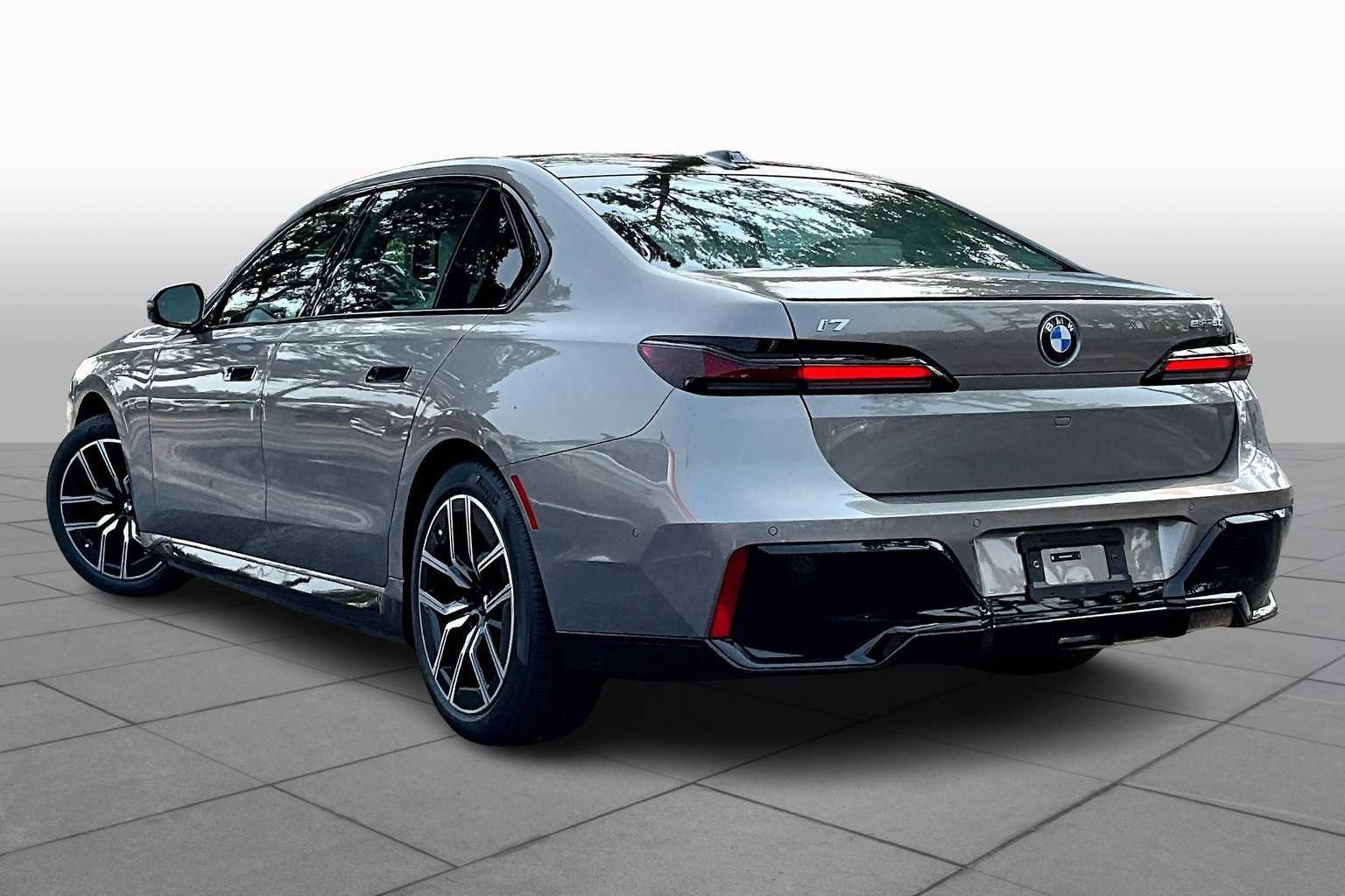 2025 BMW i7 50 - Photo 12