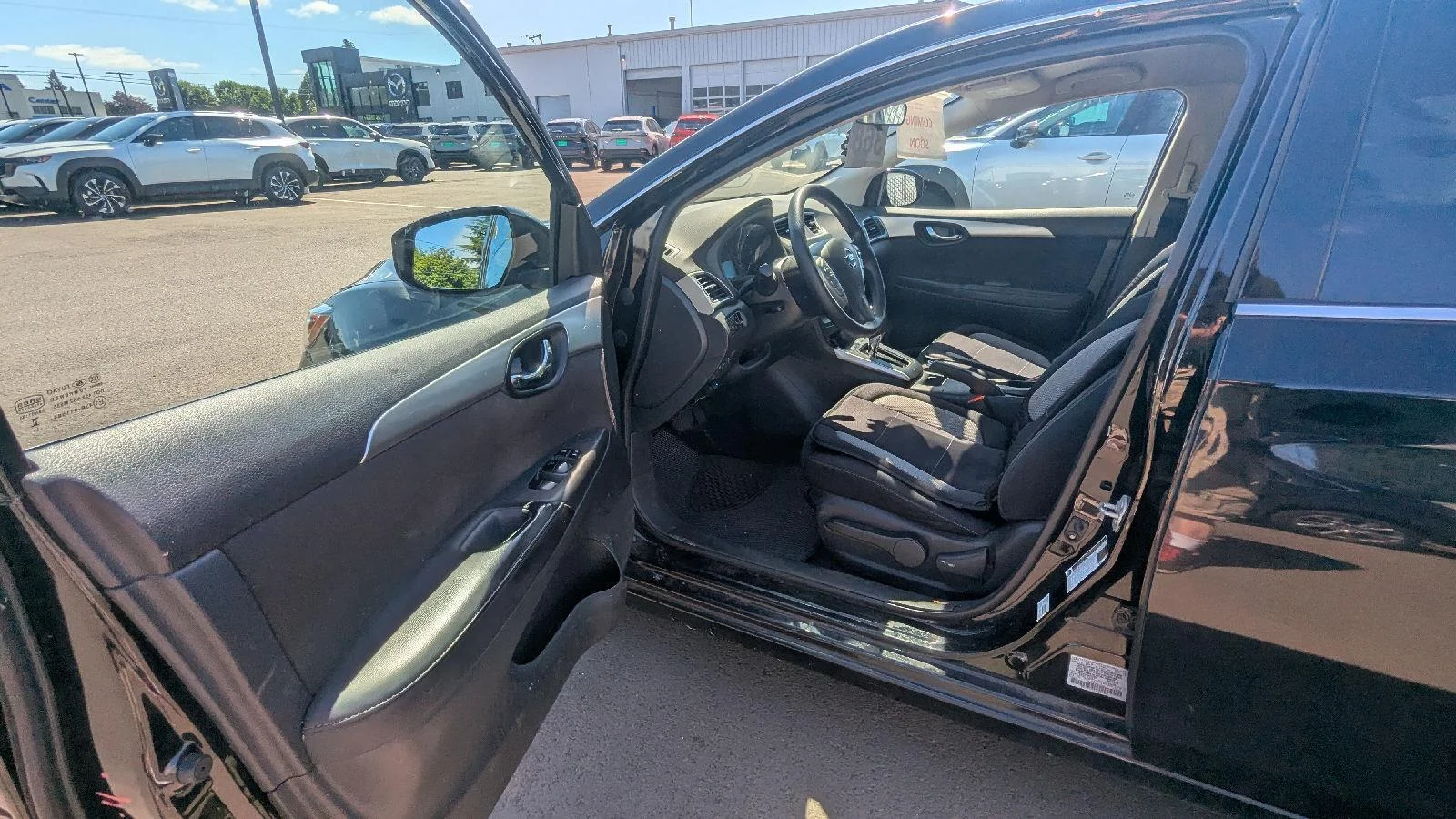 Used 2017  NISSAN  image 13
