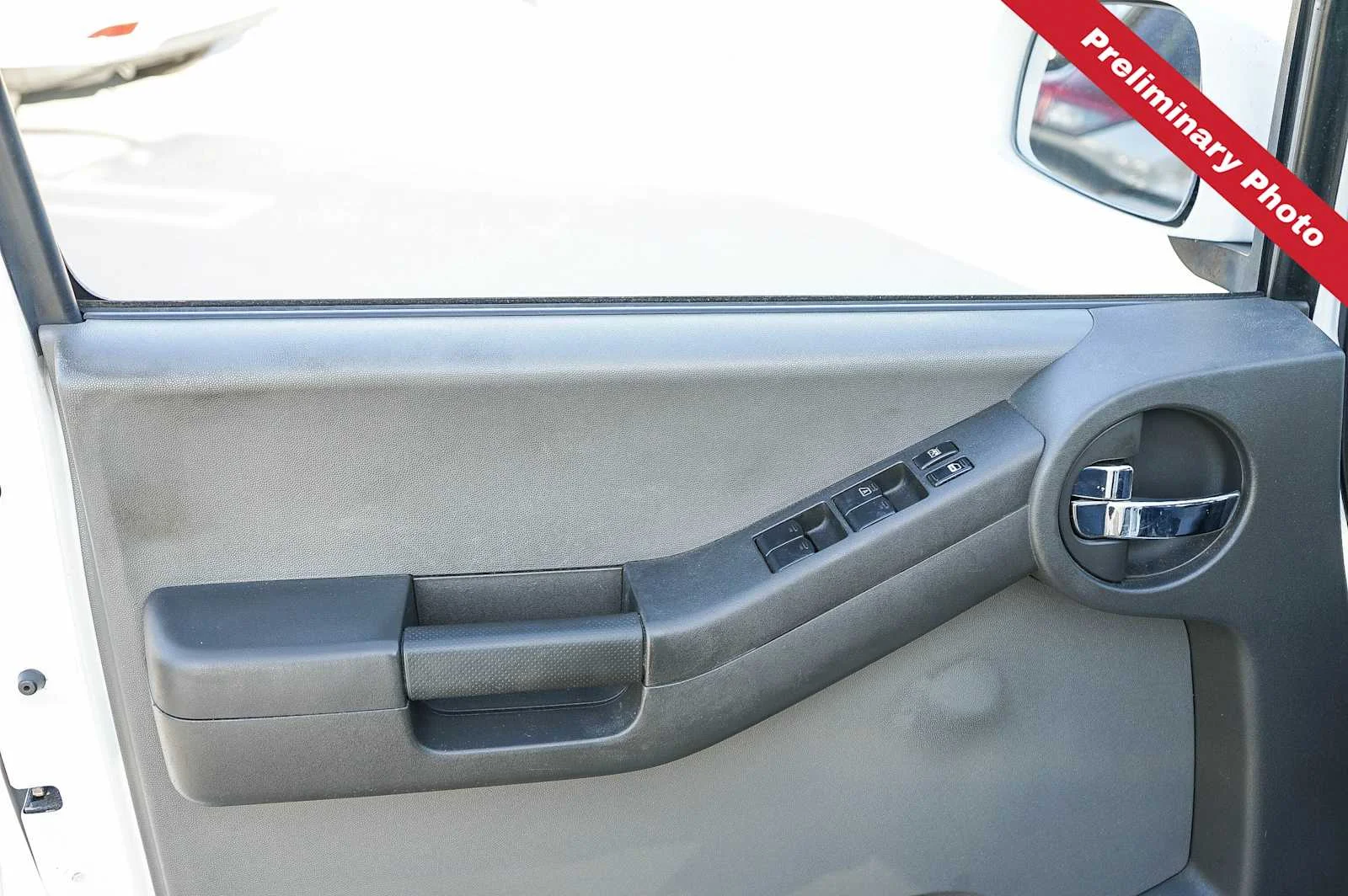 Used 2006 Avalanche Nissan S image 16
