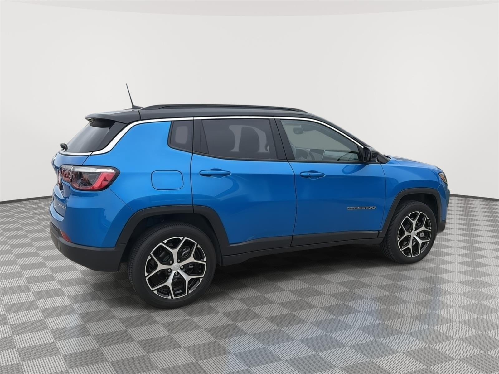 Used 2024 Hydro Blue Pearlcoat Jeep Limited image 8