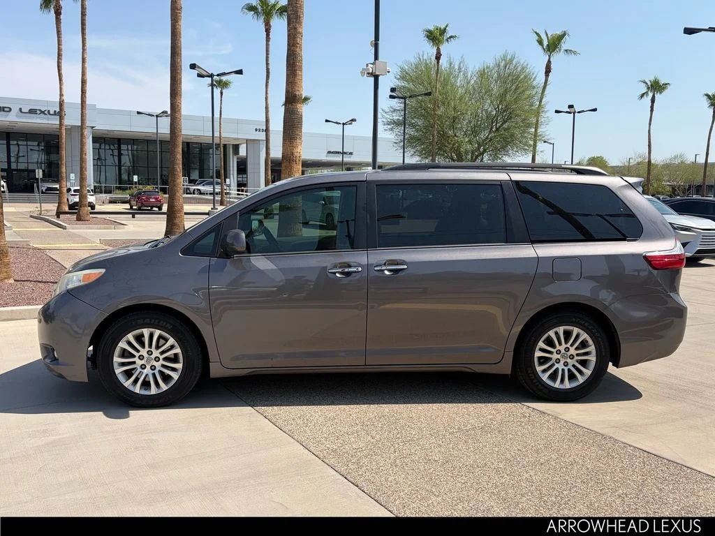 Used 2015 Gray Toyota XLE image 3