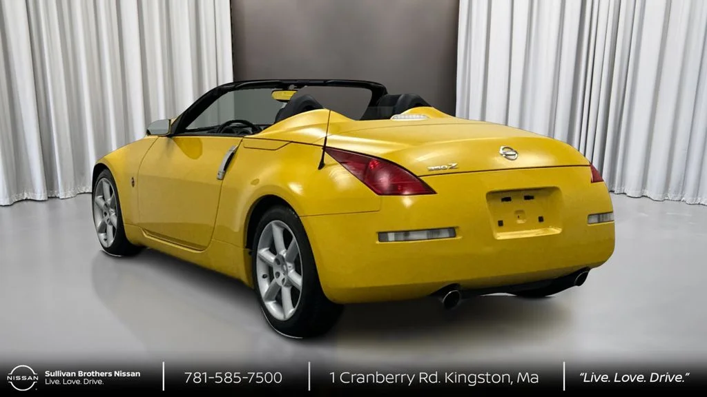 Used 2005 Yellow Nissan Touring image 7