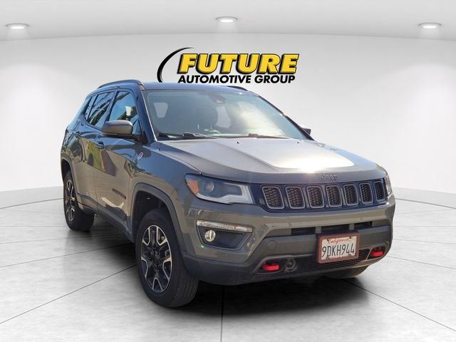 Used 2021 Gray Jeep Trailhawk image 1